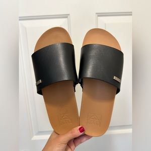Reef sandals. Size 6. New